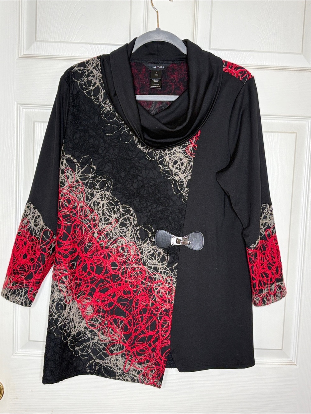 Ali Miles embroidered abstract tunic top size medium black red and white